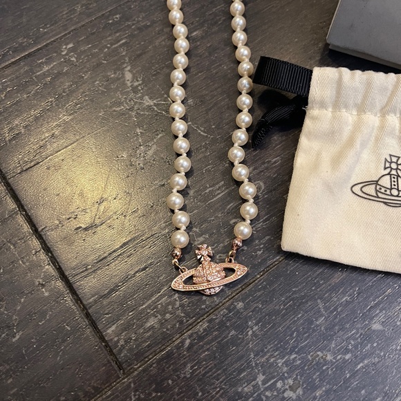 VIVIENNE WESTWOOD mini bas relief pearl chocker full set rose gold HTF - Picture 3 of 5